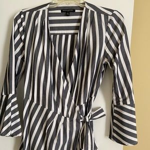 Banana Republic XS Wrap Blouse 3/4 Bell Sleeves